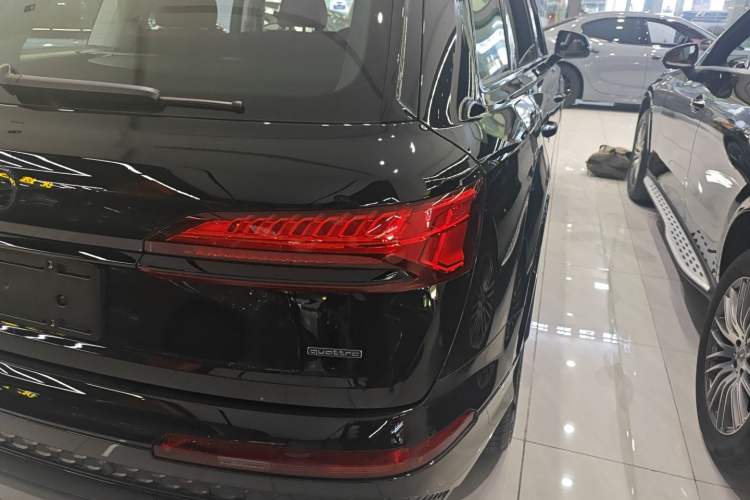 Used Audi Q7 2025 45 TFSI quattro S line Black Warrior Edition Right Rear Taillight