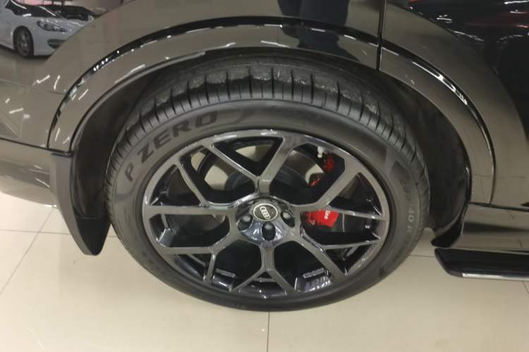 Used Audi Q7 2025 45 TFSI quattro S line Black Warrior Edition Right Rear Wheel Hub