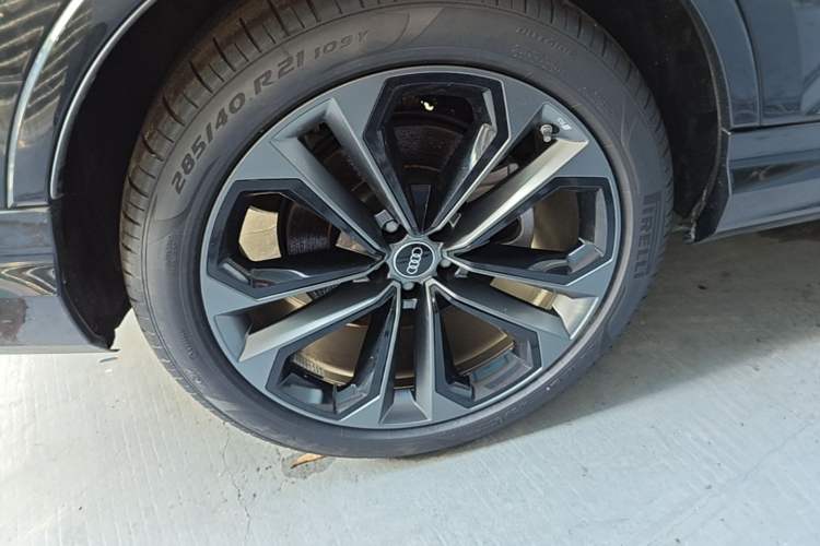 Used Audi Q7 2025 55 TFSI quattro S line Sport Edition Right Rear Wheel Hub