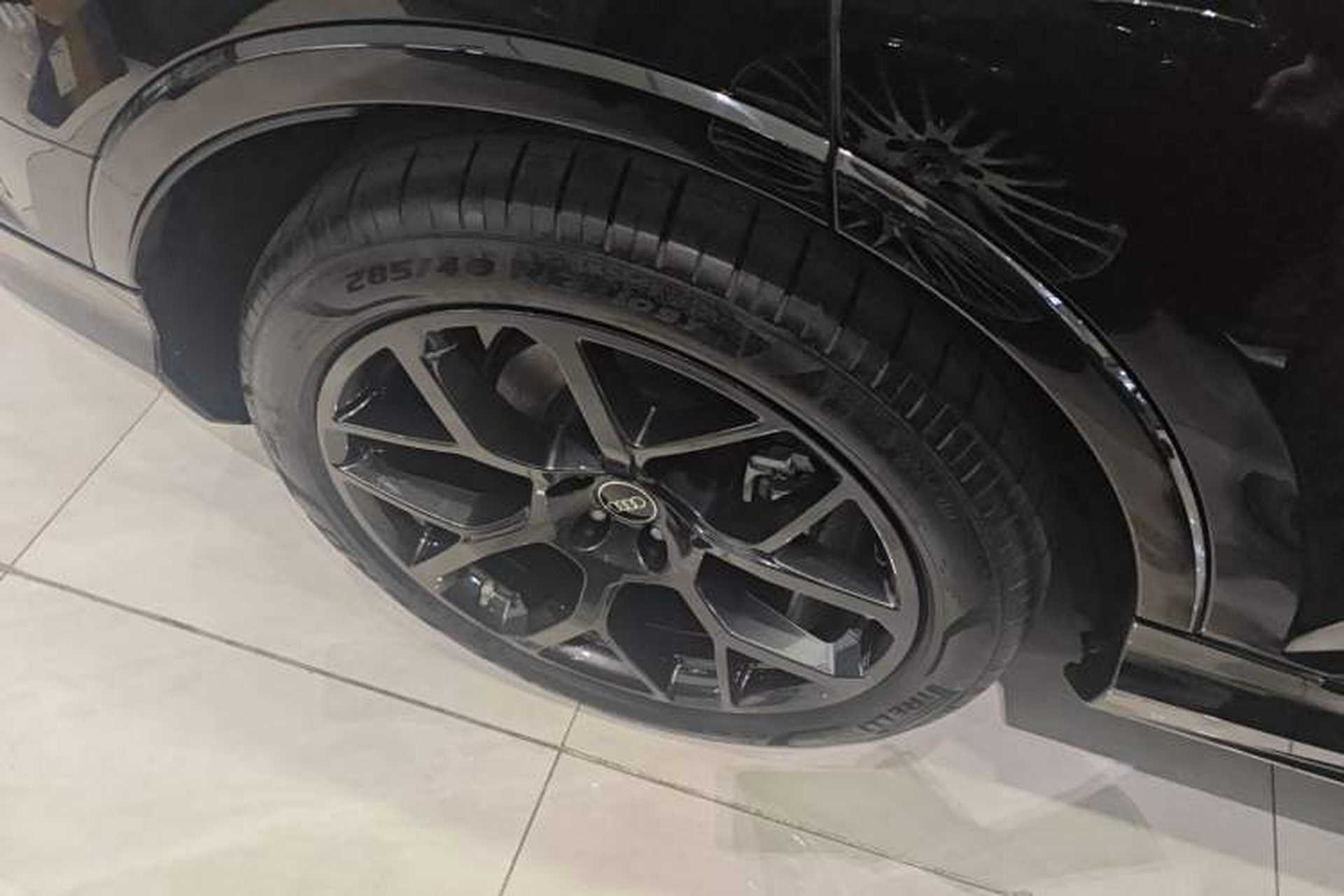 Used Audi Q7 2025 45 TFSI quattro S line Black Warrior Edition Right Rear Wheel Hub