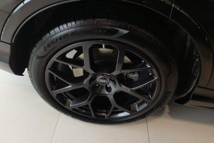 Used Audi Q7 2025 55 TFSI quattro S line Sport Edition Right Rear Wheel Hub