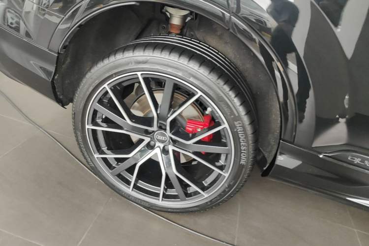 Used Audi Q7 2025 55 TFSI quattro S line Black Warrior Edition Right Rear Wheel Hub
