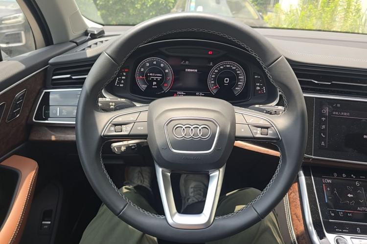 Used Audi Q7 2025 55 TFSI quattro S line Sport Edition Steering Wheel