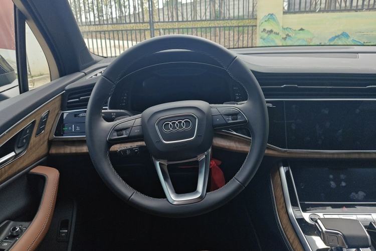 Used Audi Q7 2025 55 TFSI quattro S line Ice & Snow Sports Edition Steering Wheel