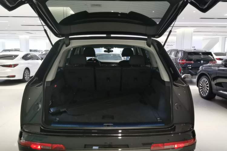 Used Audi Q7 2025 55 TFSI quattro S line Sport Edition Trunk