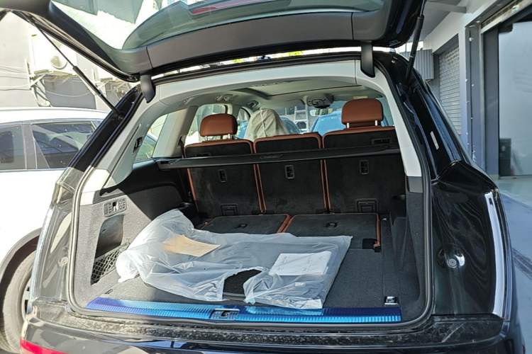 Used Audi Q7 2025 55 TFSI quattro S line Sport Edition Trunk