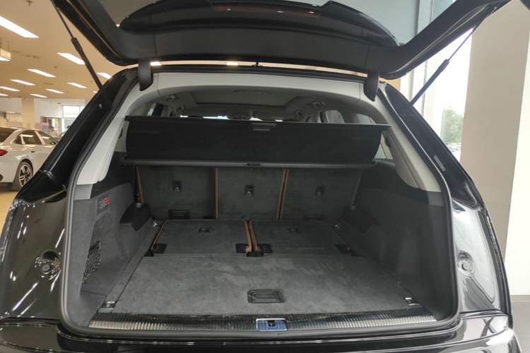 Used Audi Q7 2025 55 TFSI quattro S line Black Warrior Edition Trunk
