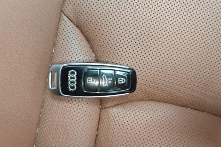 Used Audi Q7 2025 55 TFSI quattro S line Sport Edition Vehicle Key