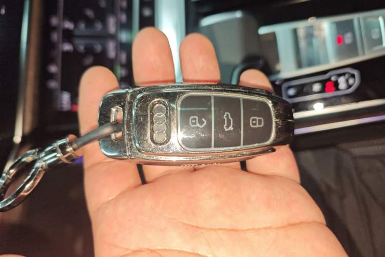 Used Audi Q7 2025 55 TFSI quattro S line Sport Edition Vehicle Key