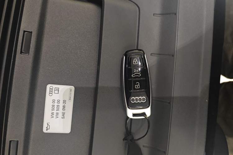 Used Audi Q7 2025 45 TFSI quattro S line Black Warrior Edition Vehicle Key