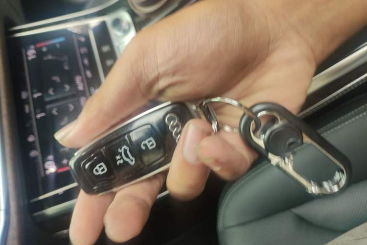 Used Audi Q7 2025 55 TFSI quattro S line Sport Edition Vehicle Key