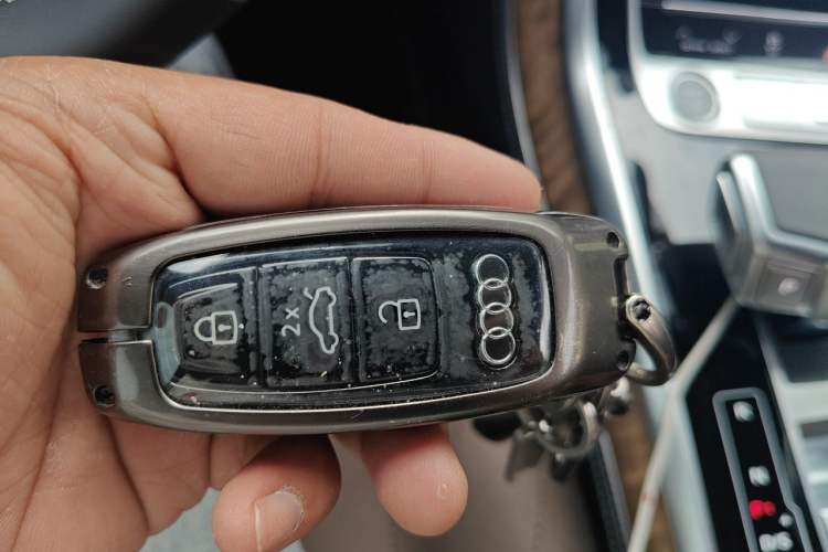 Used Audi Q7 2025 55 TFSI quattro S line Ice & Snow Sports Edition Vehicle Key