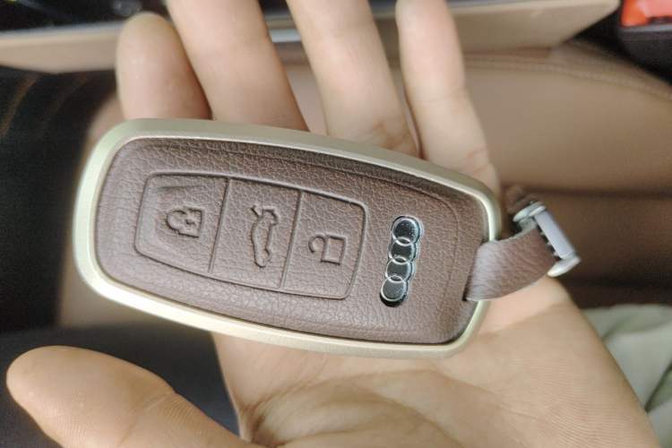 Used Audi Q7 2025 45 TFSI quattro S line Black Warrior Edition Vehicle Key