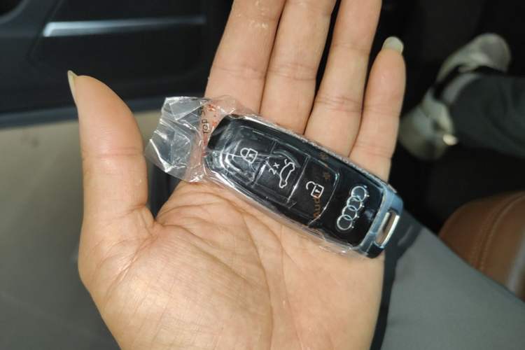 Used Audi Q7 2025 55 TFSI quattro S line Black Warrior Edition Vehicle Key