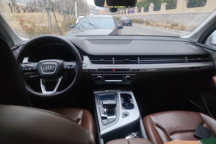 Used Audi Q7 New Energy 2017 45 e-tron Center Console