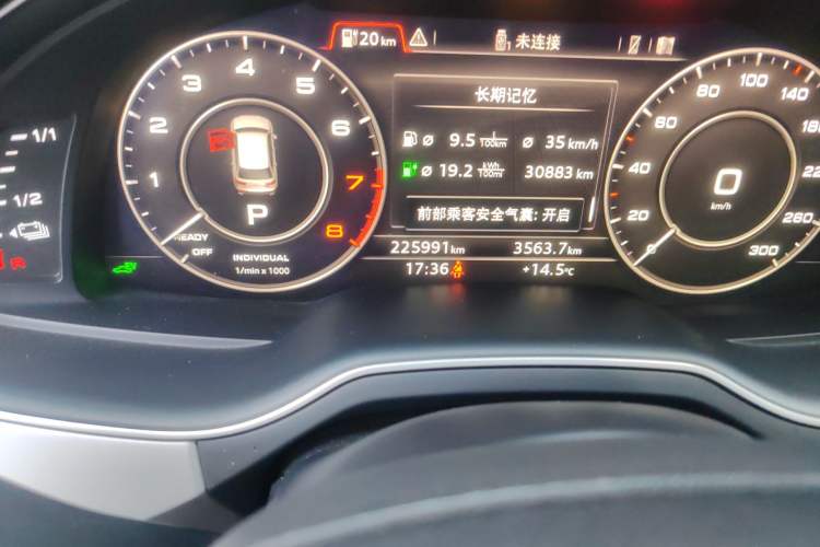 Used Audi Q7 New Energy 2017 45 e-tron Odometer Close Up