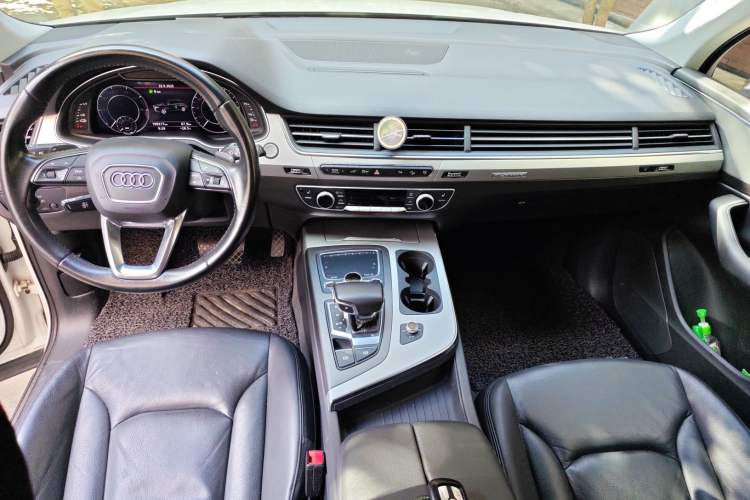 Used Audi Q7 New Energy 2017 45 e-tron Center Console