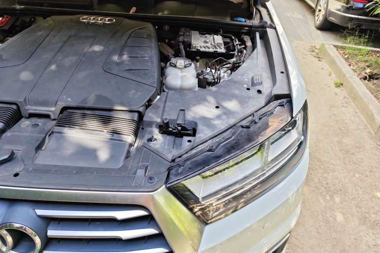 Used Audi Q7 New Energy 2017 45 e-tron Engine Bay Left