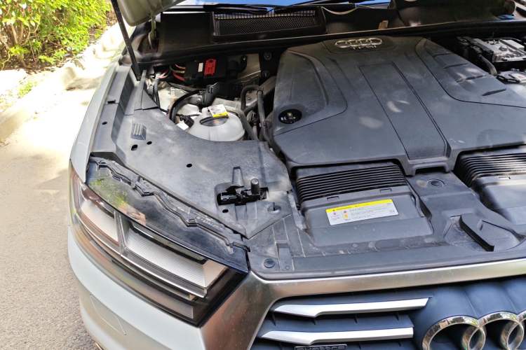 Used Audi Q7 New Energy 2017 45 e-tron Engine Bay Right