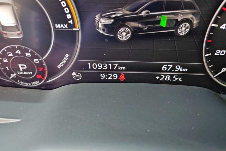Used Audi Q7 New Energy 2017 45 e-tron Odometer Close Up