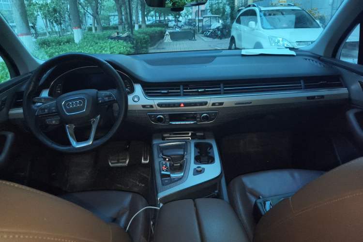 Used Audi Q7 New Energy 2019 55 e-tron Center Console