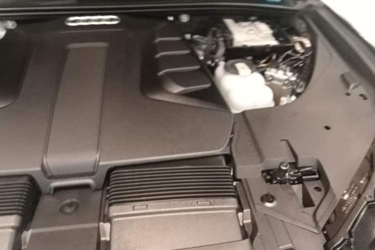 Used Audi Q7 New Energy 2019 55 e-tron Engine Bay Left