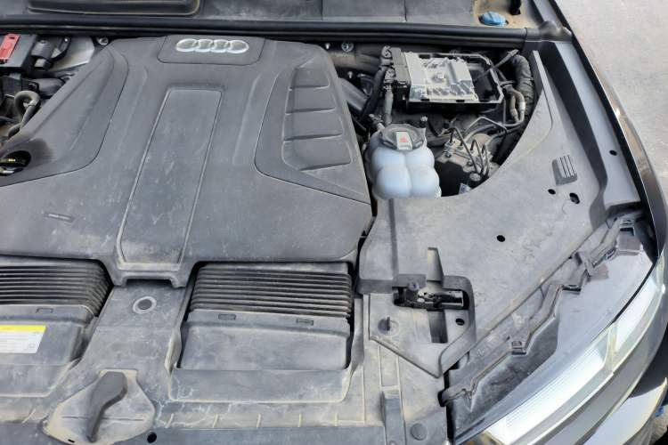Used Audi Q7 New Energy 2019 55 e-tron Engine Bay Left