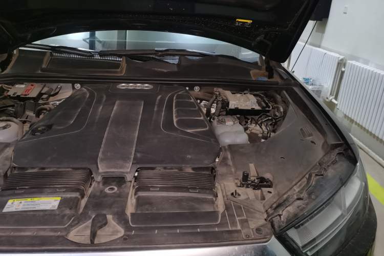 Used Audi Q7 New Energy 2019 55 e-tron Engine Bay Left