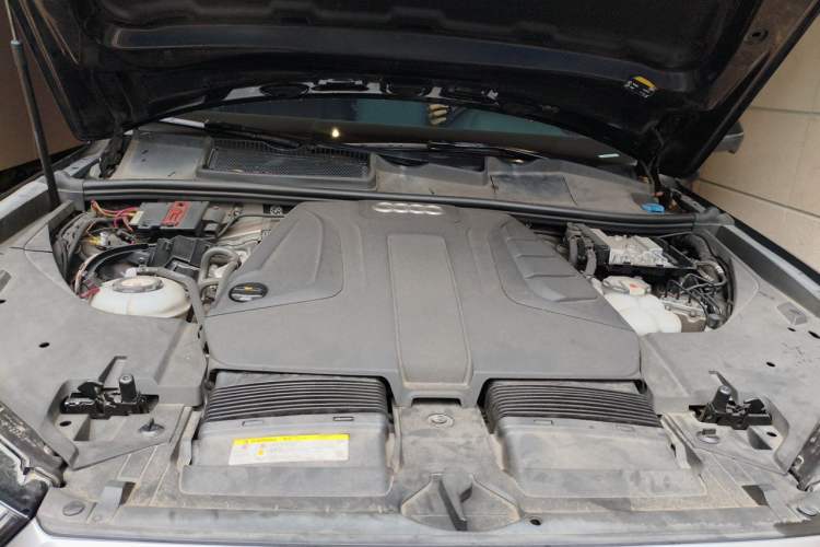Used Audi Q7 New Energy 2019 55 e-tron Engine Bay Left