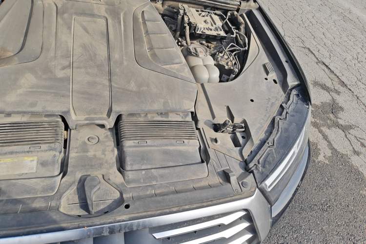 Used Audi Q7 New Energy 2019 55 e-tron Engine Bay Left
