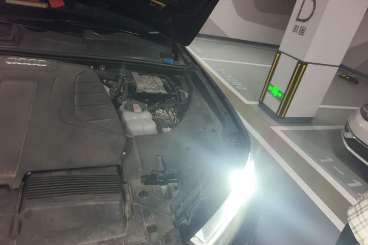 Used Audi Q7 New Energy 2019 55 e-tron Engine Bay Left