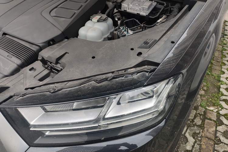 Used Audi Q7 New Energy 2019 55 e-tron Engine Bay Left