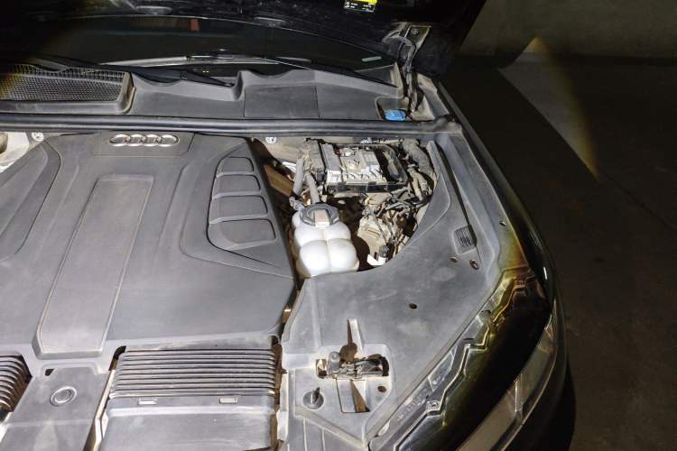 Used Audi Q7 New Energy 2019 55 e-tron Engine Bay Left