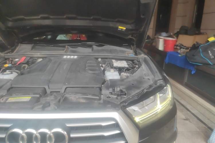 Used Audi Q7 New Energy 2019 55 e-tron Engine Bay Left