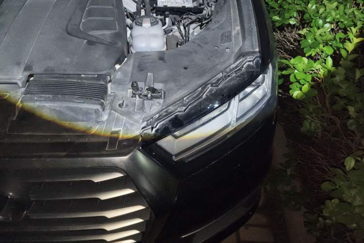 Used Audi Q7 New Energy 2019 55 e-tron Engine Bay Left