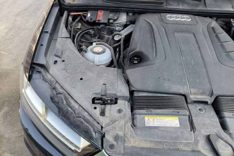 Used Audi Q7 New Energy 2019 55 e-tron Engine Bay Right