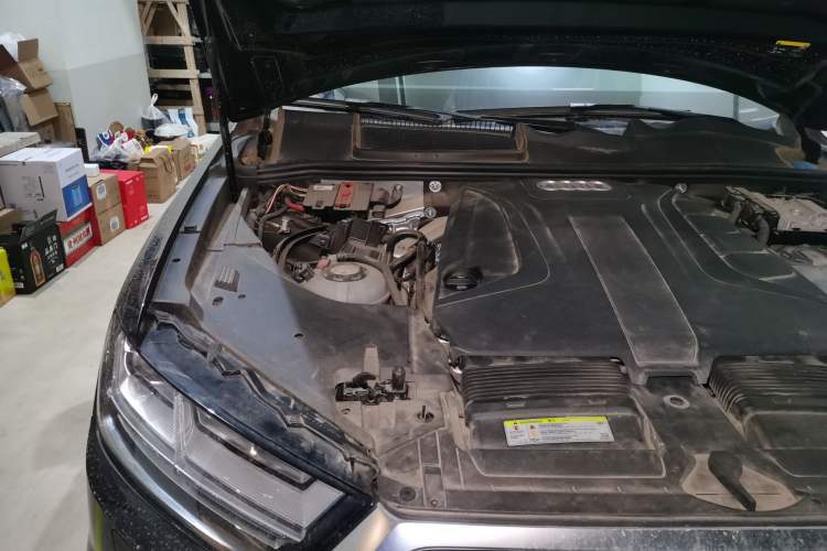 Used Audi Q7 New Energy 2019 55 e-tron Engine Bay Right