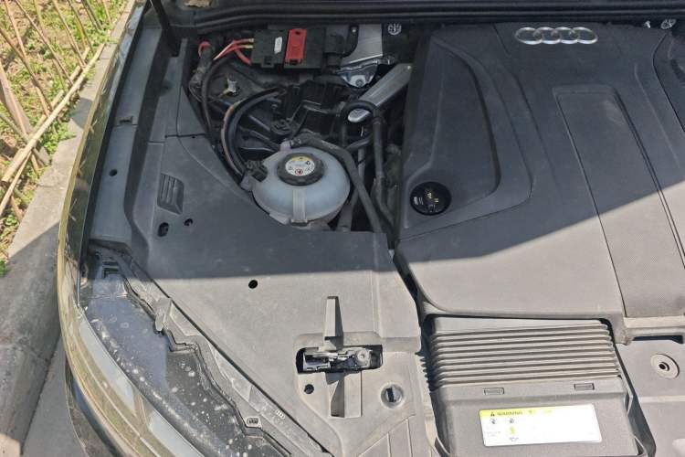 Used Audi Q7 New Energy 2019 55 e-tron Engine Bay Right
