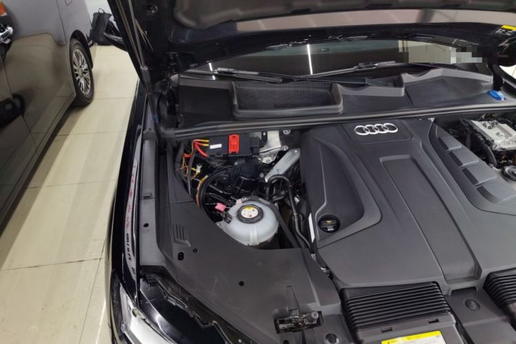 Used Audi Q7 New Energy 2019 55 e-tron Engine Bay Right