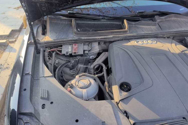 Used Audi Q7 New Energy 2019 55 e-tron Engine Bay Right