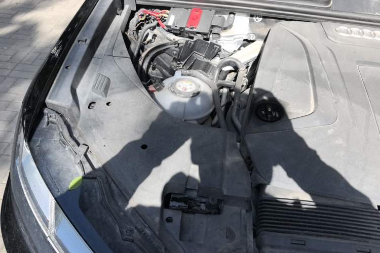 Used Audi Q7 New Energy 2019 55 e-tron Engine Bay Right