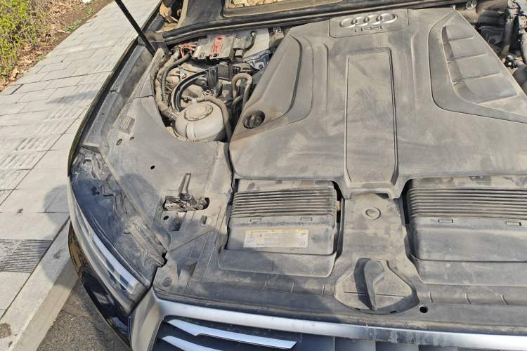 Used Audi Q7 New Energy 2019 55 e-tron Engine Bay Right