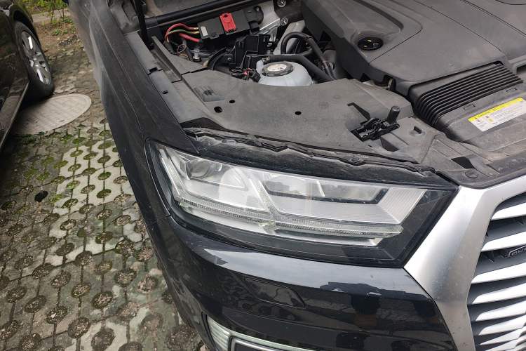 Used Audi Q7 New Energy 2019 55 e-tron Engine Bay Right