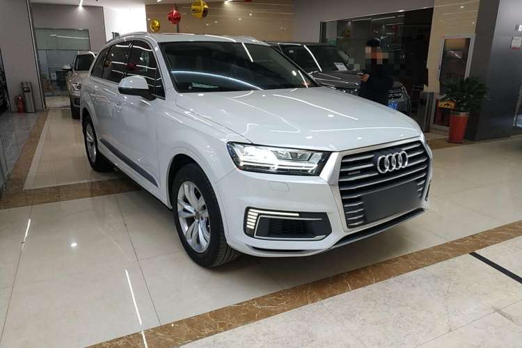 Used Audi Q7 New Energy 2019 55 e-tron Front Right 45 Deg