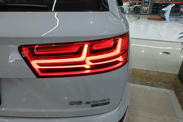 Used Audi Q7 New Energy 2019 55 e-tron Right Rear Taillight