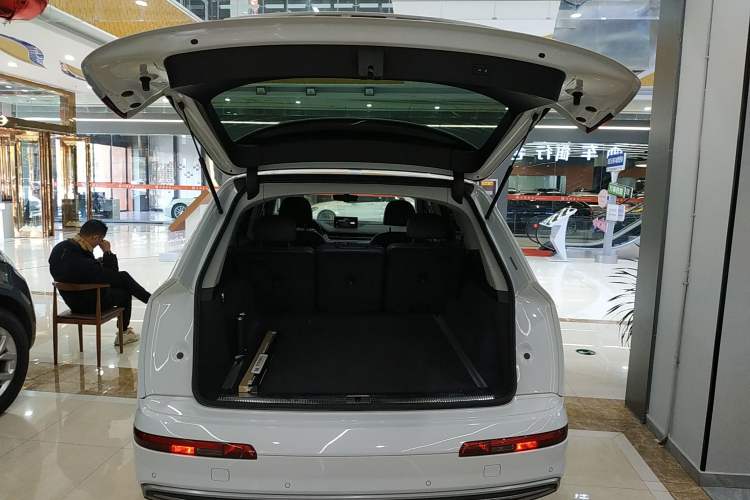 Used Audi Q7 New Energy 2019 55 e-tron Trunk