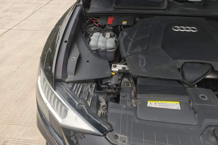 Used Audi Q8 2021 55 TFSI Prestige Dynamic Edition Engine Bay Right