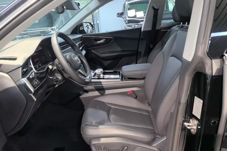 Used Audi Q8 2022 55 TFSI Luxury Dynamic Edition Left Front Seat