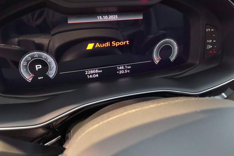 Used Audi Q8 2022 55 TFSI Luxury Dynamic Edition Odometer Close Up