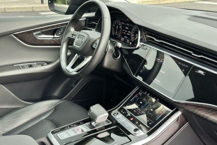 Used Audi Q8 2021 55 TFSI Luxury Dynamic Edition Gear Lever